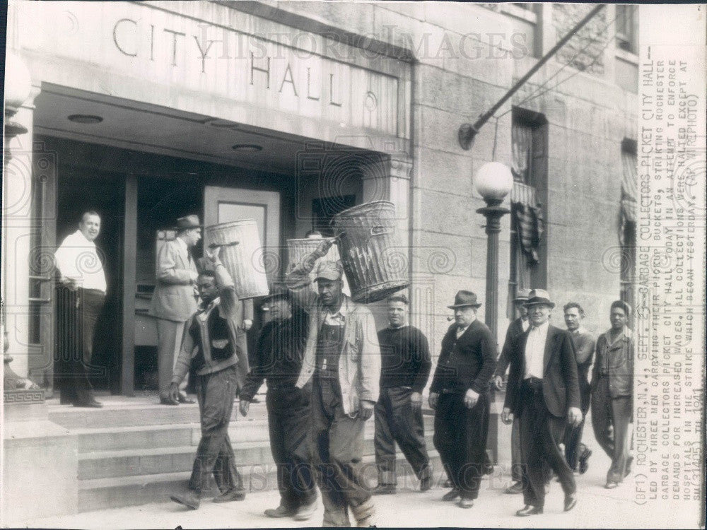 1941 Rochester NY Striking Trash Collectors Press Photo - Historic Images