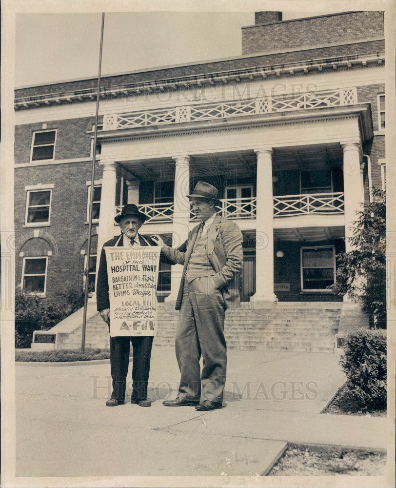 1946 Elmhurst Illinois Hospital Strike Press Photo - Historic Images