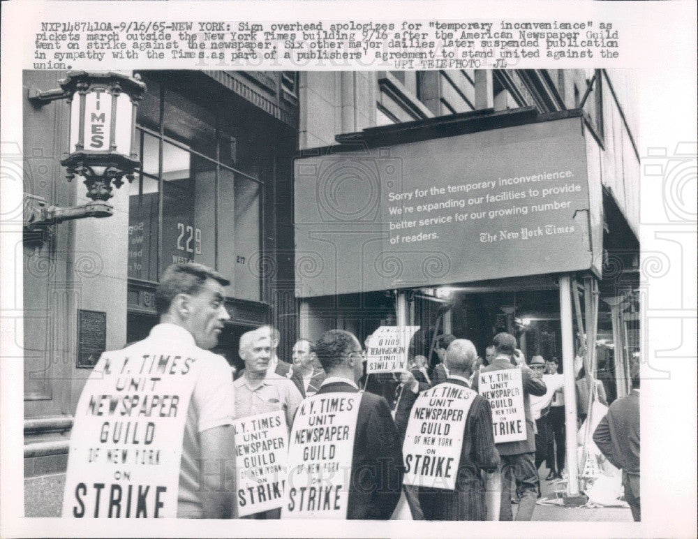 1965 NYC Newspaper Guild Strike Press Photo - Historic Images