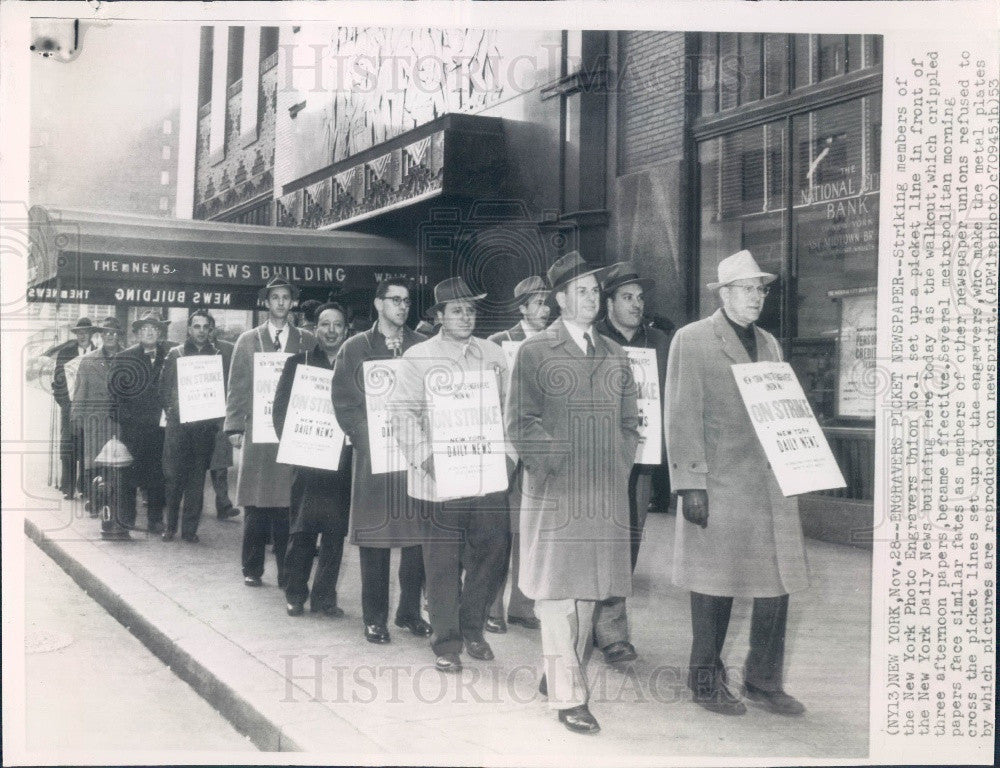 1953 NYC Newspaper Photo Engravers Strike Press Photo - Historic Images