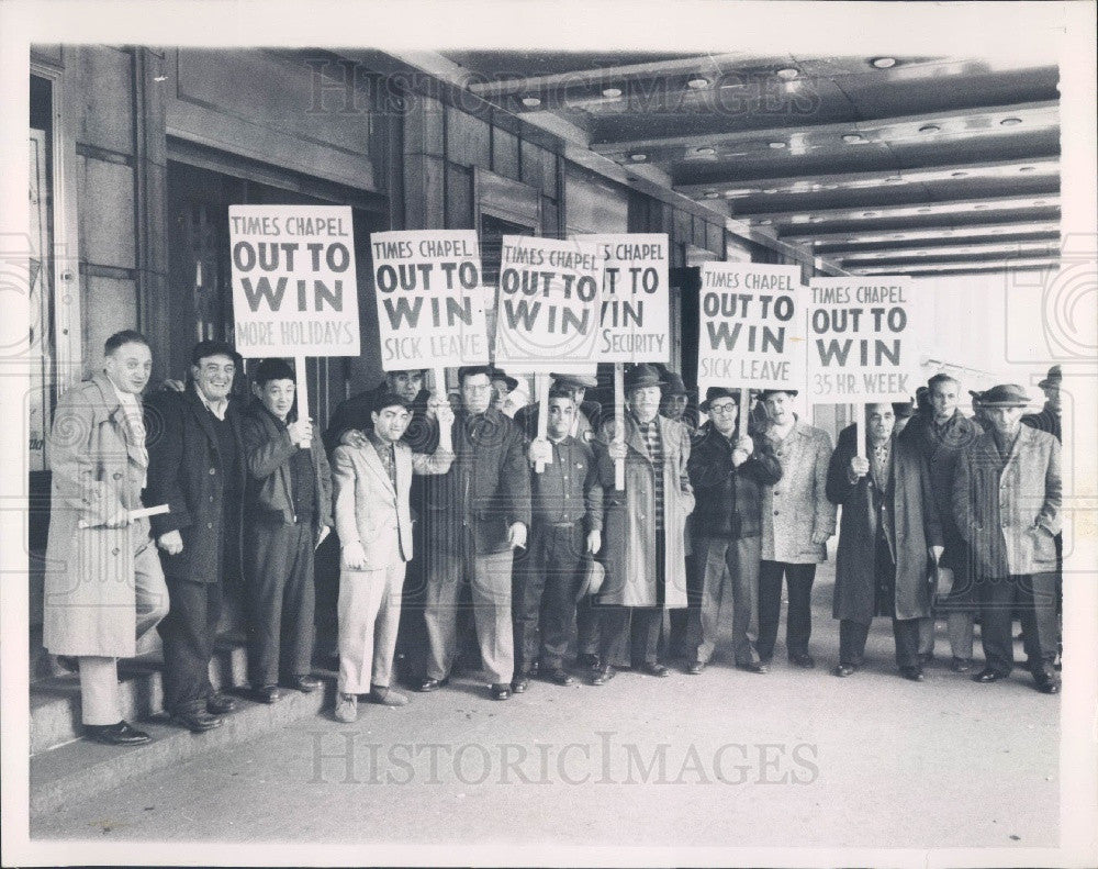 1958 NYC Newspaper Deliverymen Strike Press Photo - Historic Images