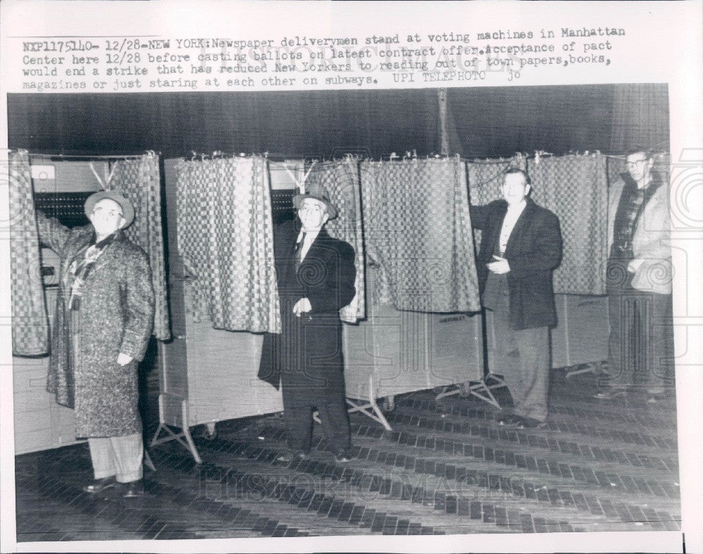 1958 NYC Newspaper Deliverymen Strike Press Photo - Historic Images