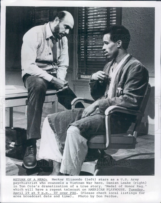 1983 Actors Hector Elizondo & Damien Leake Press Photo - Historic Images