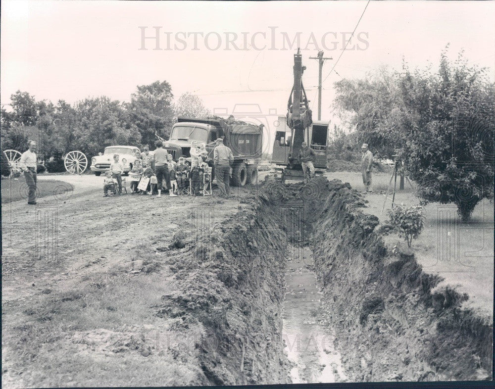 1958 Alsip IL Ditch Construction Protest Press Photo - Historic Images