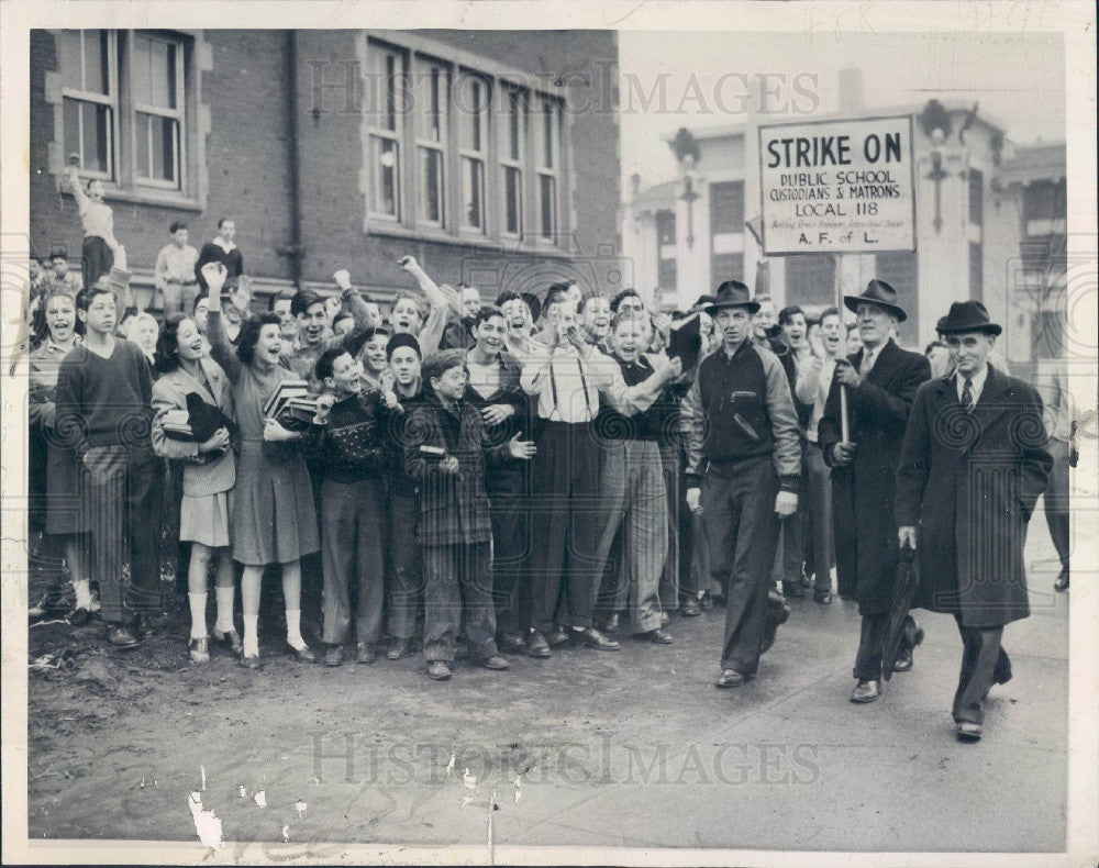 1946 St Louis IL School Stike Press Photo - Historic Images