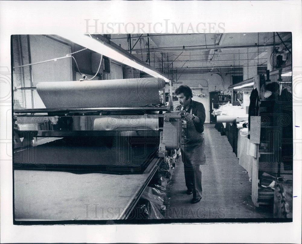 1975 Chicago IL Apparel Co. Caron Inc Press Photo - Historic Images