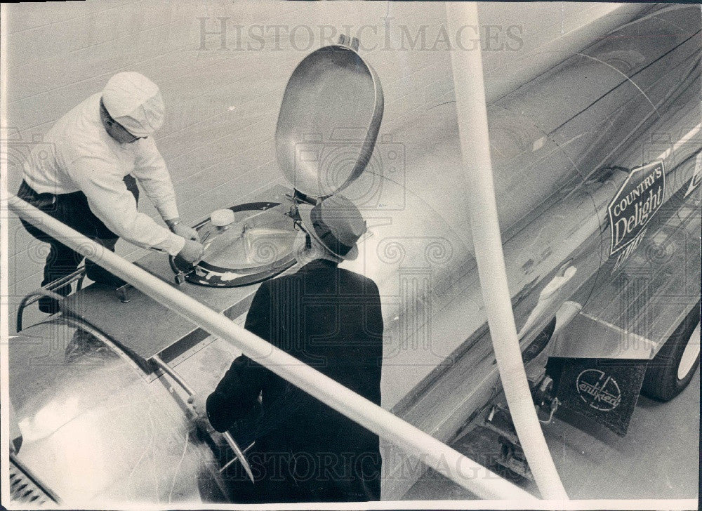 1967 Chicago IL Board of Health Tests Milk Press Photo - Historic Images