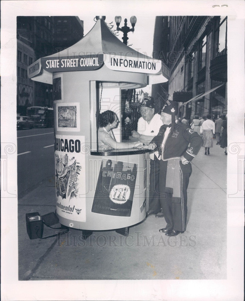 1958 Chicago IL State St Council Info Booth Press Photo - Historic Images