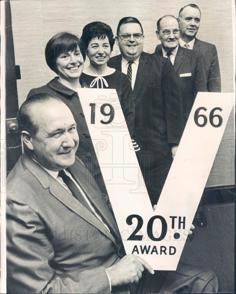 1966 Chicago IL State St Volunteer of Year Press Photo - Historic Images