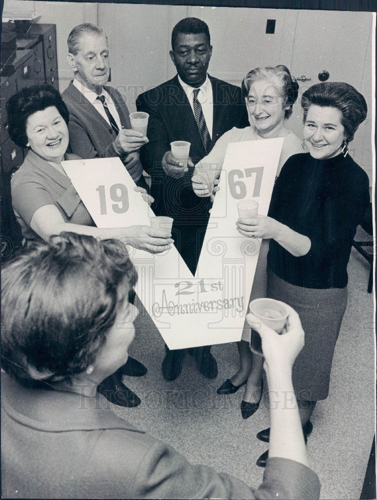 1967 Chicago IL State St Volunteer of Year Press Photo - Historic Images