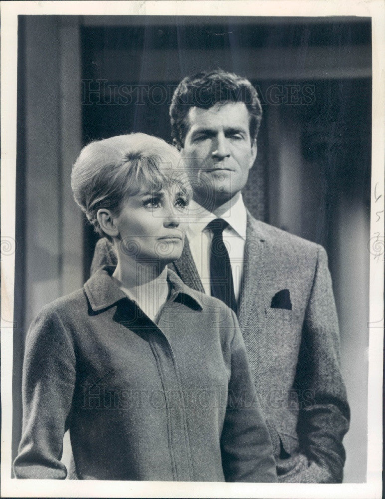 1968 Actors Diane Cilento &amp; Hugh O&#39;Brian Press Photo - Historic Images