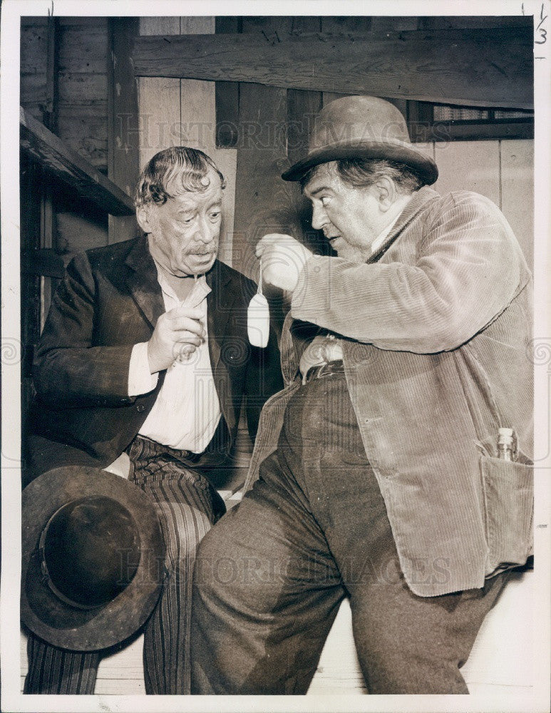 1962 Actors Thomas Gomez/Vladimir Sokoloff Press Photo - Historic Images