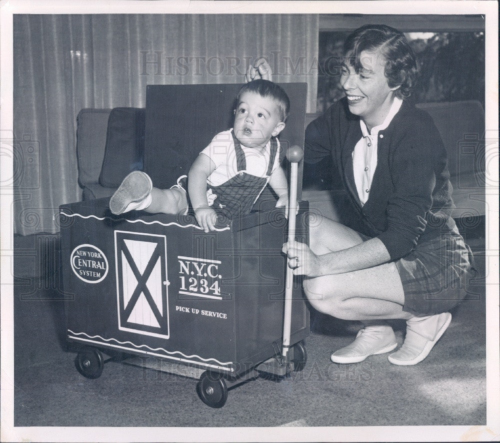 1955 NY Central System Toy Box R. Lafean Press Photo - Historic Images