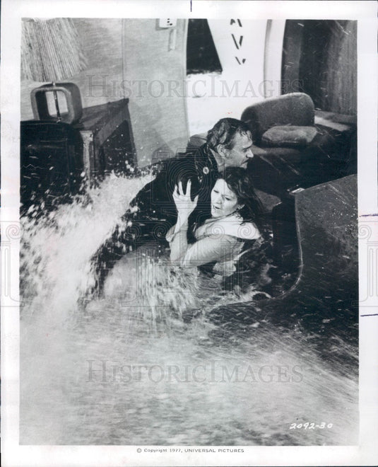 1977 Actors Jack Lemmon & Brenda Vaccaro Press Photo - Historic Images