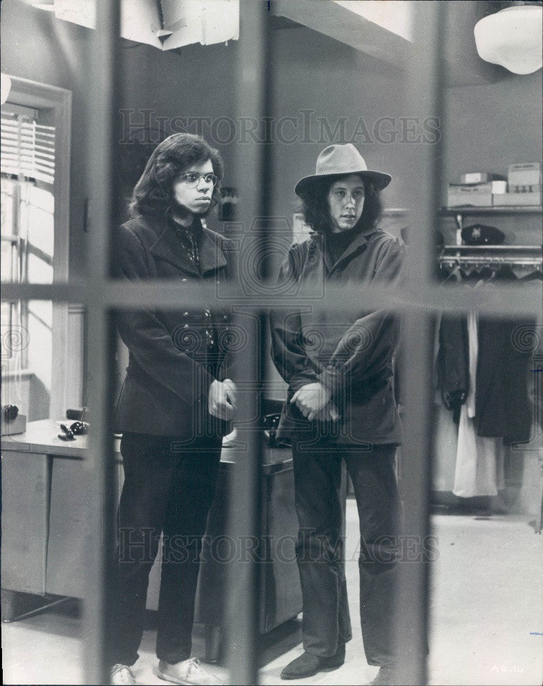 1970 Actors Arlo Guthrie &amp; Geoff Outlaw Press Photo - Historic Images