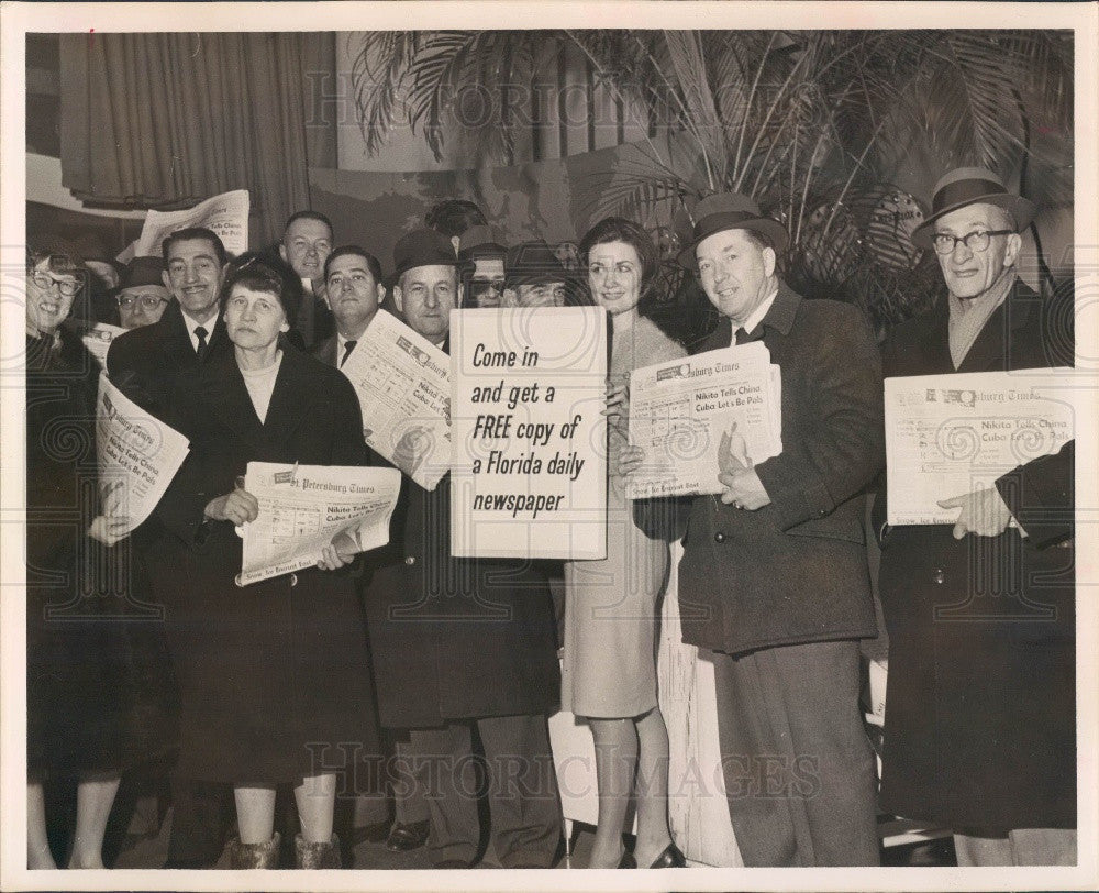 1963 Free Florida Newspapers to New York Press Photo - Historic Images