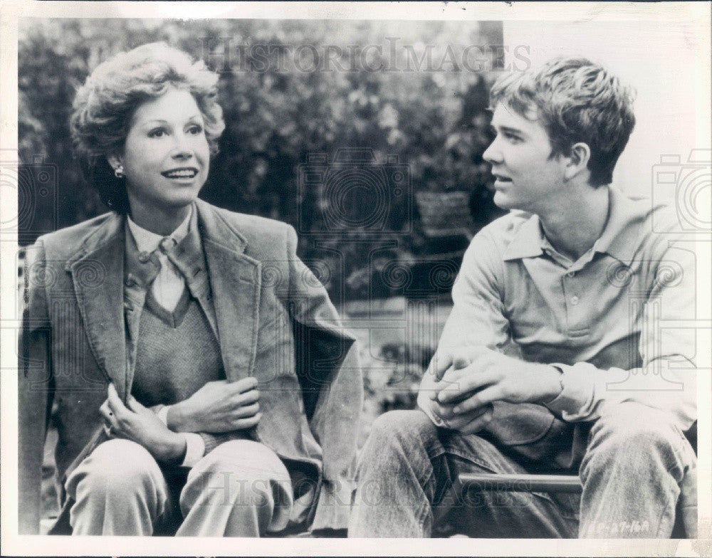 1983 Actors Mary Tyler Moore/Timothy Hutton Press Photo - Historic Images