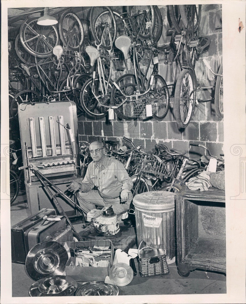 1962 St. Petersburg Florida Police Dept Lost &amp; Found Press Photo - Historic Images