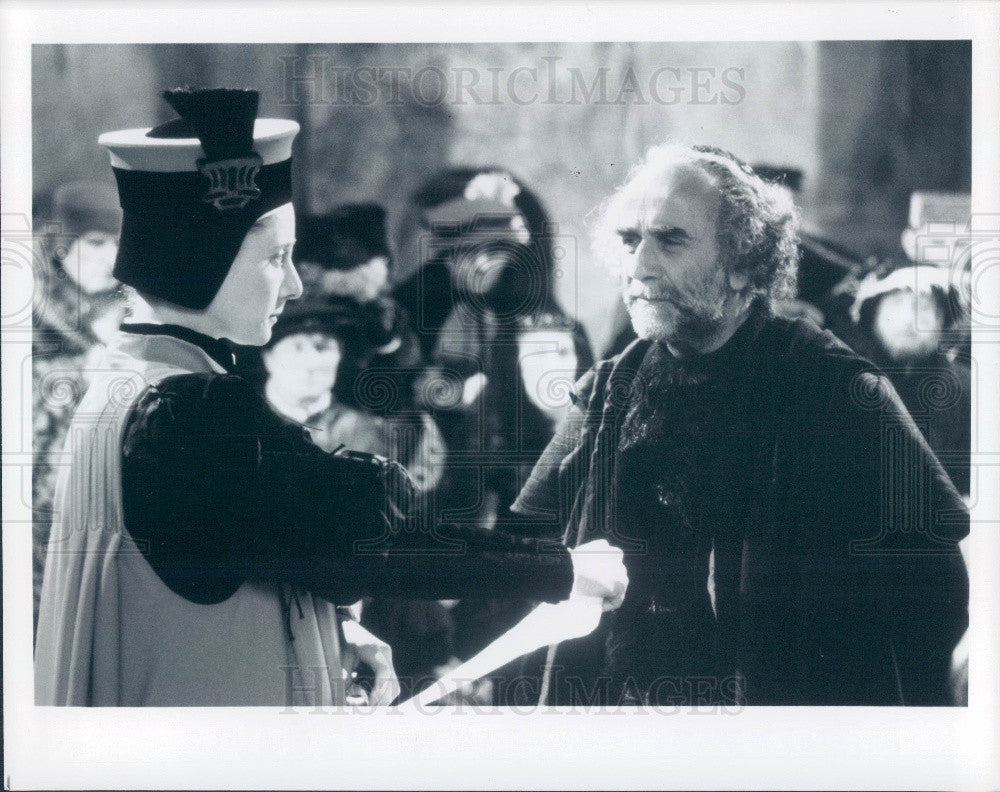 1981 Actors Warren Mitchell &amp; Gemma Jones Press Photo - Historic Images