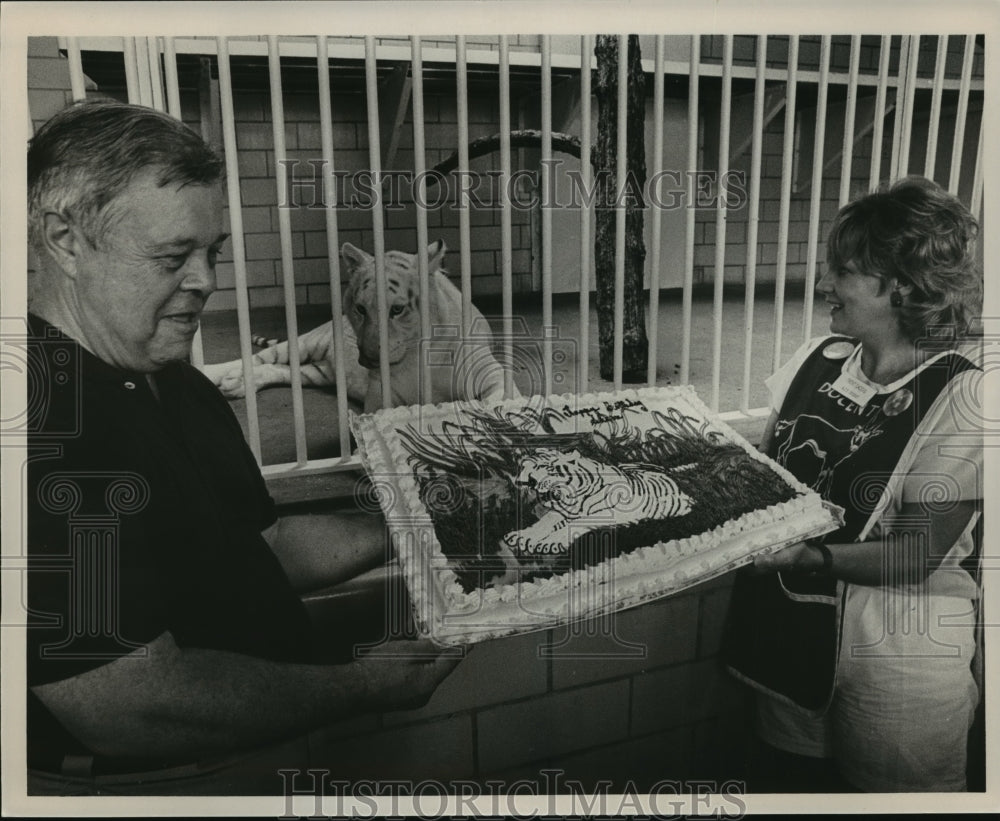 Press Photo Ala. Zoological Soc. celebrate white tiger birthday, Birmingham zoo - Historic Images