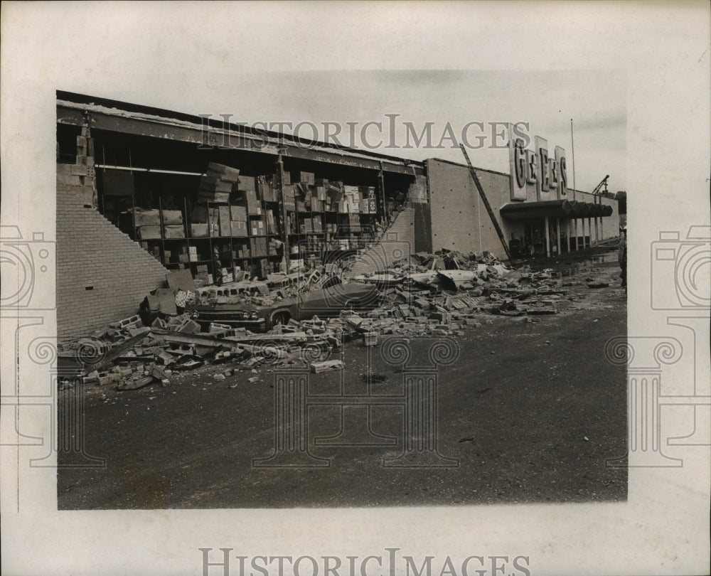 1967 Press Photo Tornado damage to exterior of GES building - abna00274-Historic Images