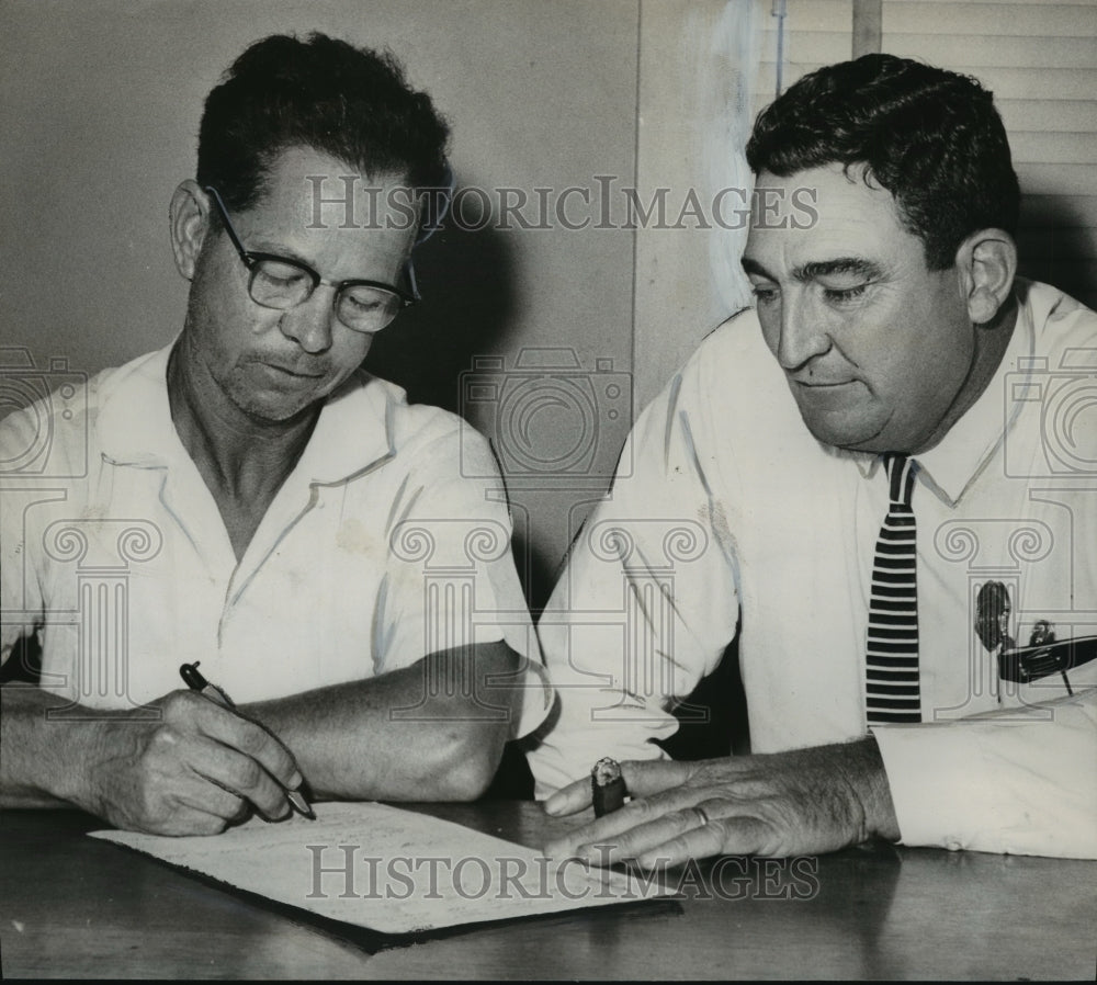 1959 D. E. Ainsworth (left) and Sheriff Luke Brewer-Historic Images