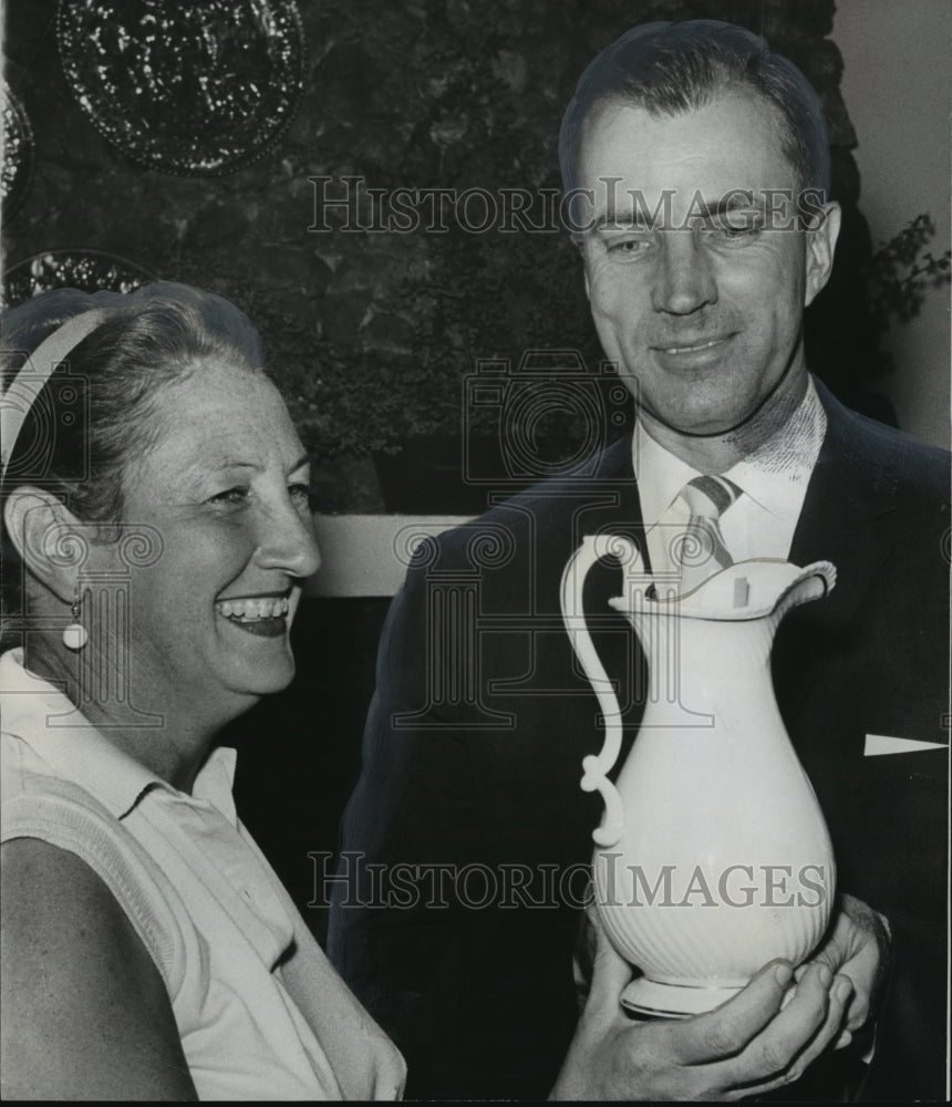 1964 Press Photo Charles Adair President Woodward Country Club, with Mrs. Arnold - Historic Images