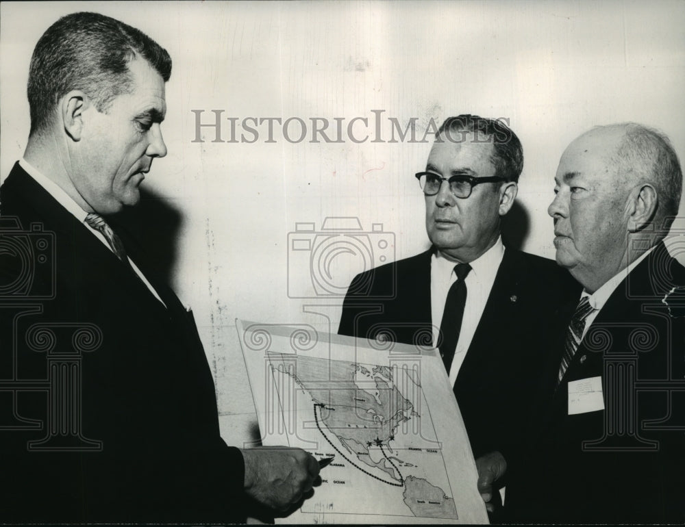 1964 Press Photo USS Alabama Battleship Commission discuss route for battleship - Historic Images