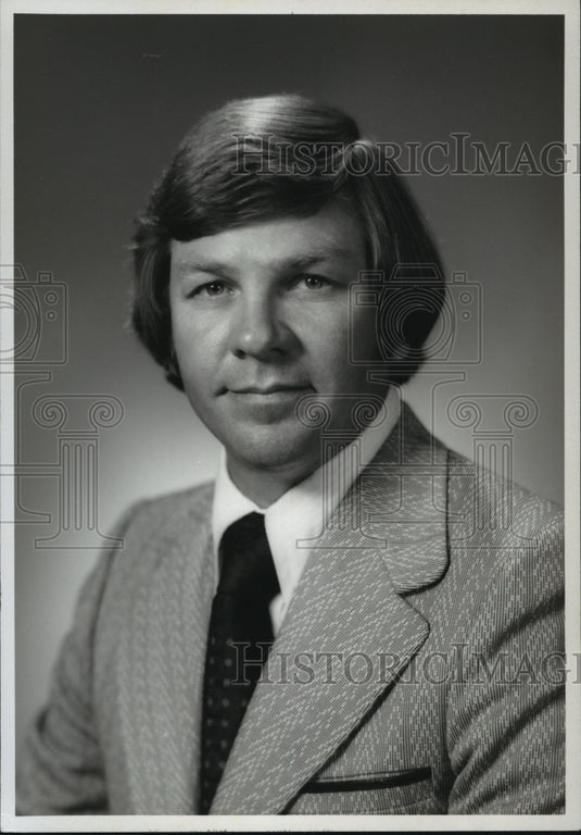 1973, Alabama-Merlin Allen, Vice President of Johnson, Rast & Hayes. - Historic Images