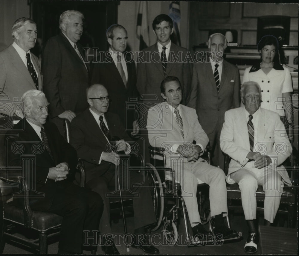 1973 Press Photo Governor George Wallace With New Members Of Academy Of Honor - Historic Images