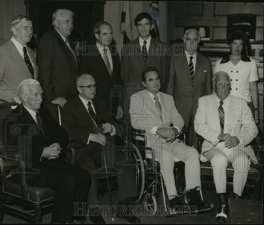1973 Press Photo Governor George Wallace With New Members Of Academy Of Honor - Historic Images
