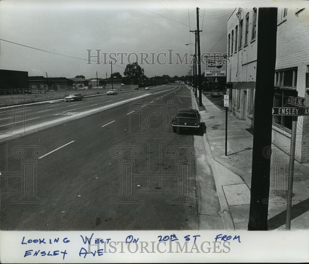 1967 Press Photo Looking West on 20th St.,, Ensley Avenue, Birmingham, Alabama - Historic Images