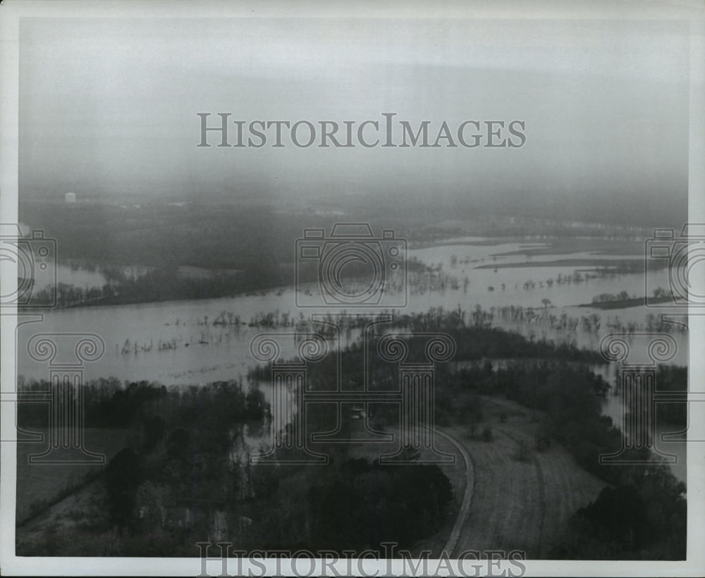 1975 Press Photo Alabama-An aerial view of the Bouldin dam break. - abna05088 - Historic Images