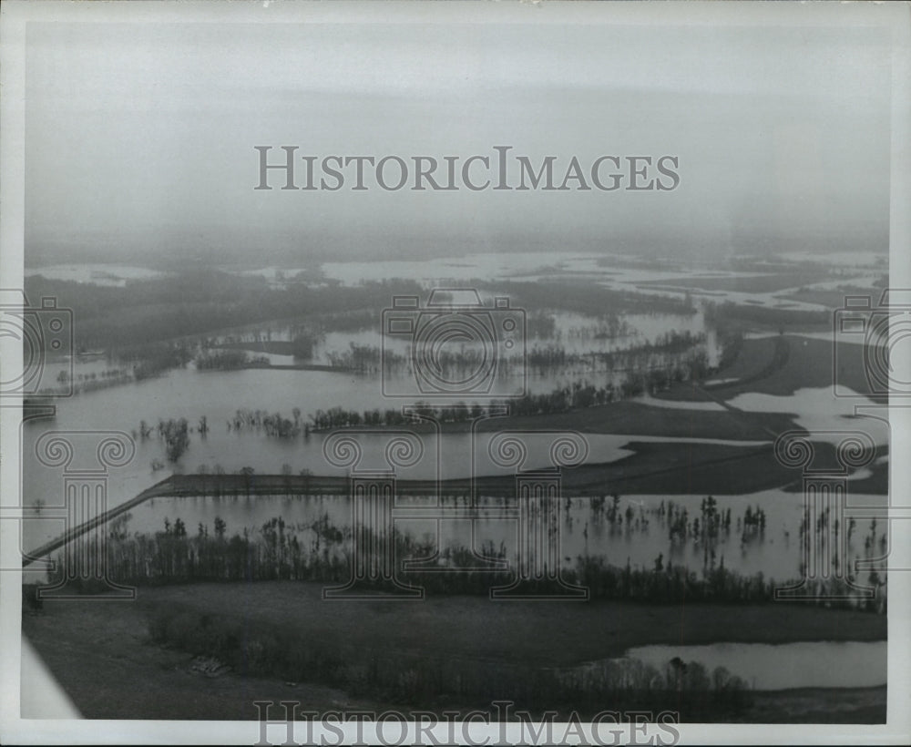 1975 Press Photo Alabama-An aerial view of the Bouldin dam break. - abna05089 - Historic Images