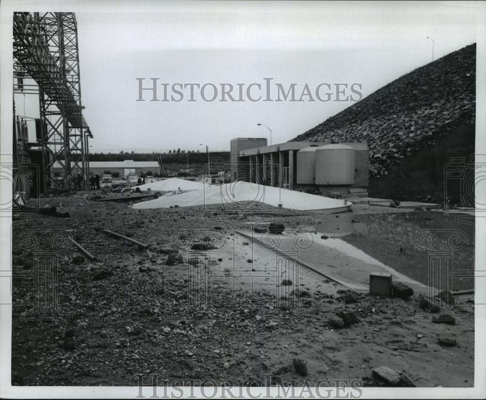 1975, Alabama-Structural damage caused by the Bouldin dam break. - Historic Images