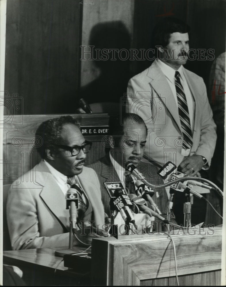 1980 Press Photo Alabama-Birmingham Woods, Richard Arrington, mayor&#39;s bodyguard - Historic Images