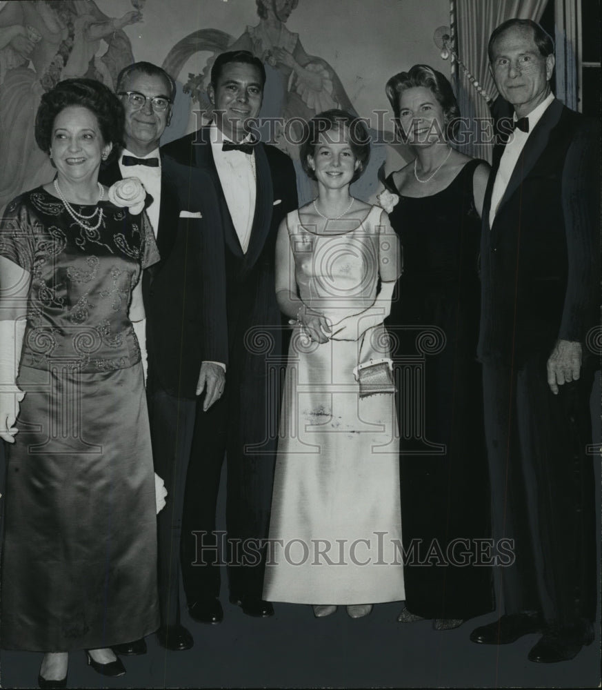 1965 Press Photo Alabama-David Adams with family and friends at retirement party - Historic Images
