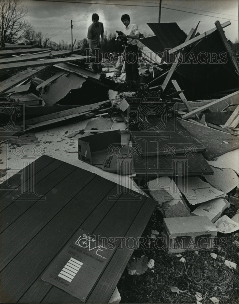 1983 Press Photo Sign Among Few Belongings Left of House by Tornado, Alabama - Historic Images