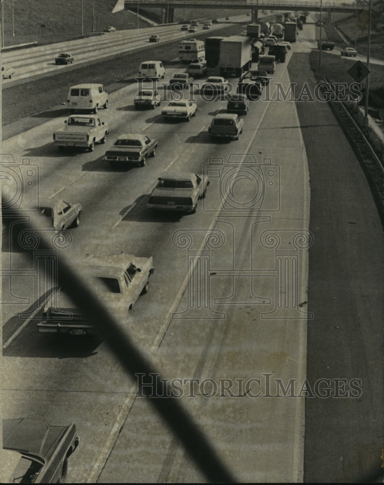 1977 Press Photo Alabama Highways busy with cars and trucks. - Historic Images