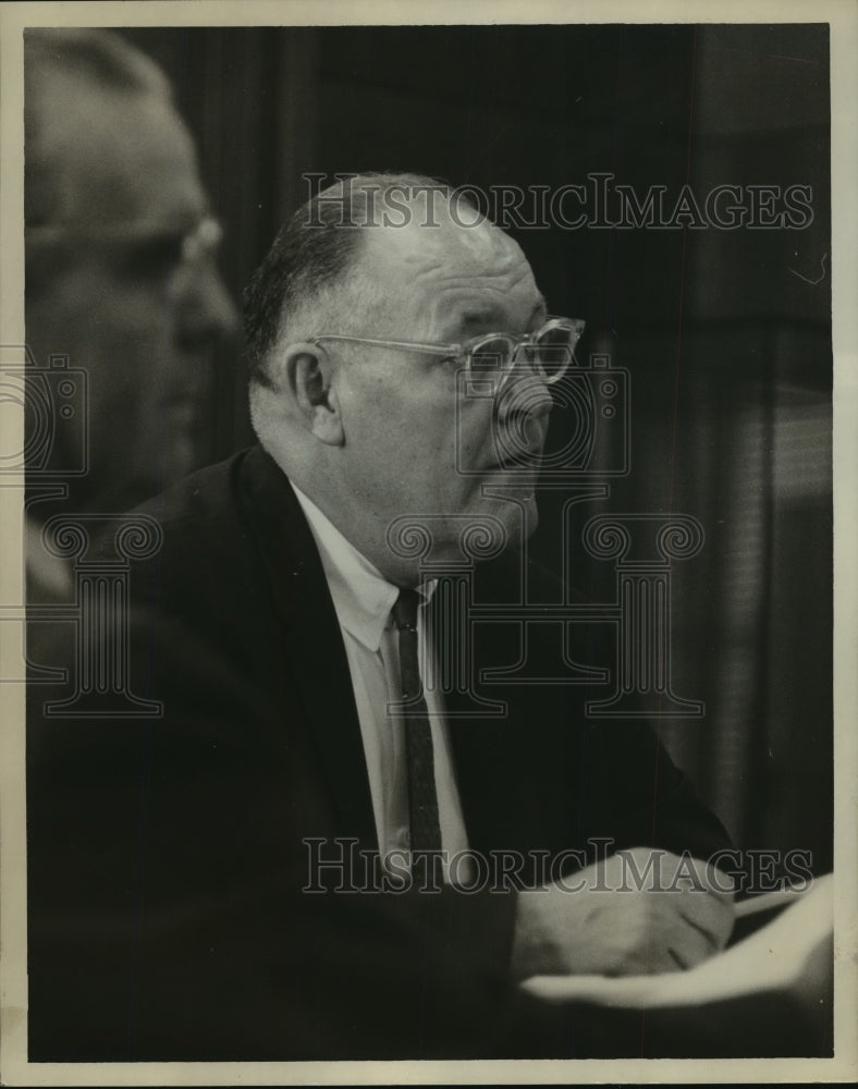 1963 Press Photo Alabama educator, Robert C. Arthur at a meeting. - abna05441 - Historic Images