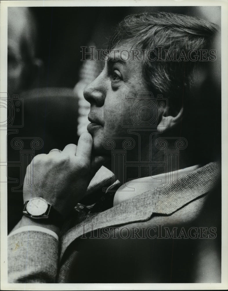 1982 Press Photo Alabama State Senator, Lister Hill Procter contemplates. - Historic Images