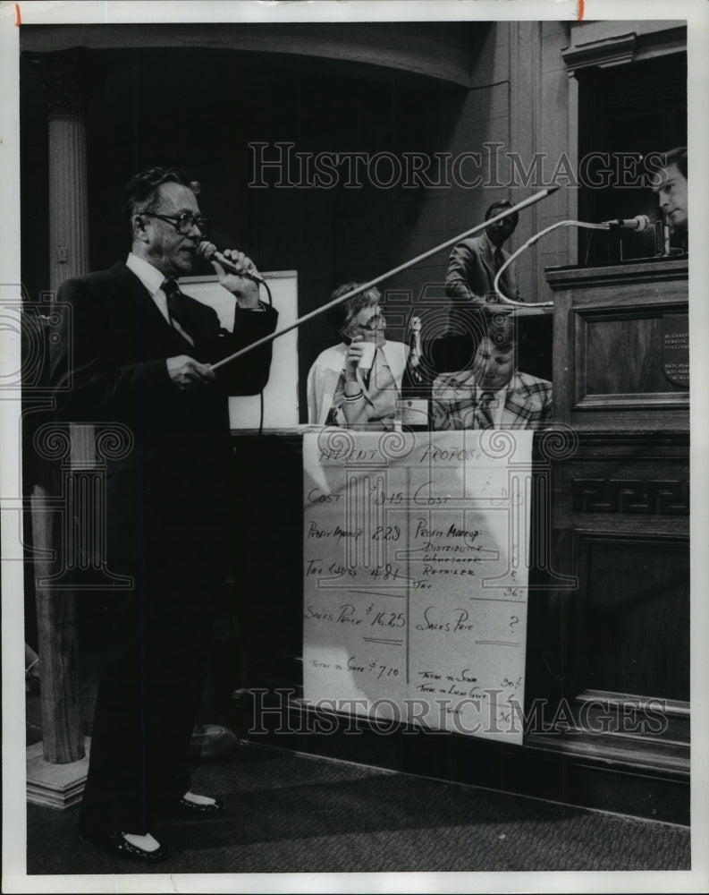 1980 Press Photo Alabama State Senator Bishop Barron talks about wine-sale bill. - Historic Images
