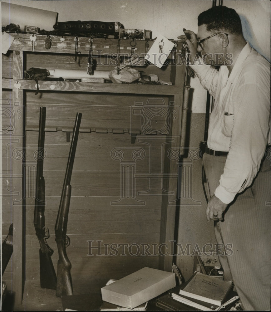 1951, Alabama Draper Prison Warden Reeves Looks at Escape Guns Used - Historic Images