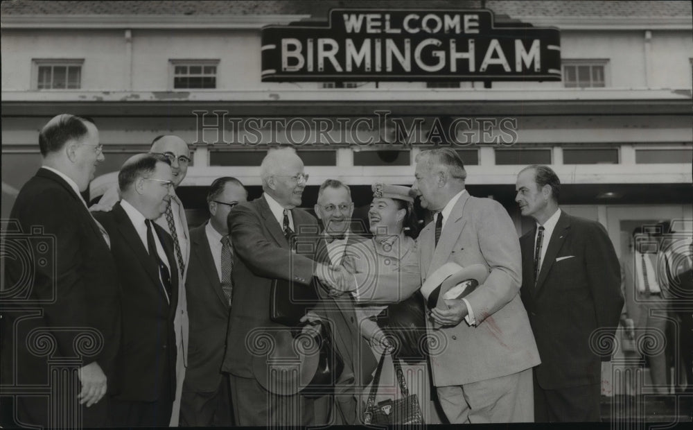 1956 Press Photo Alabama-Author Dr. Walter C. Alvarez welcomed to Birmingham. - Historic Images