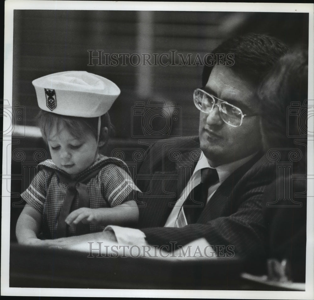 1982 Press Photo Alabama Senator John Amari and his son John Jr. have play time. - Historic Images