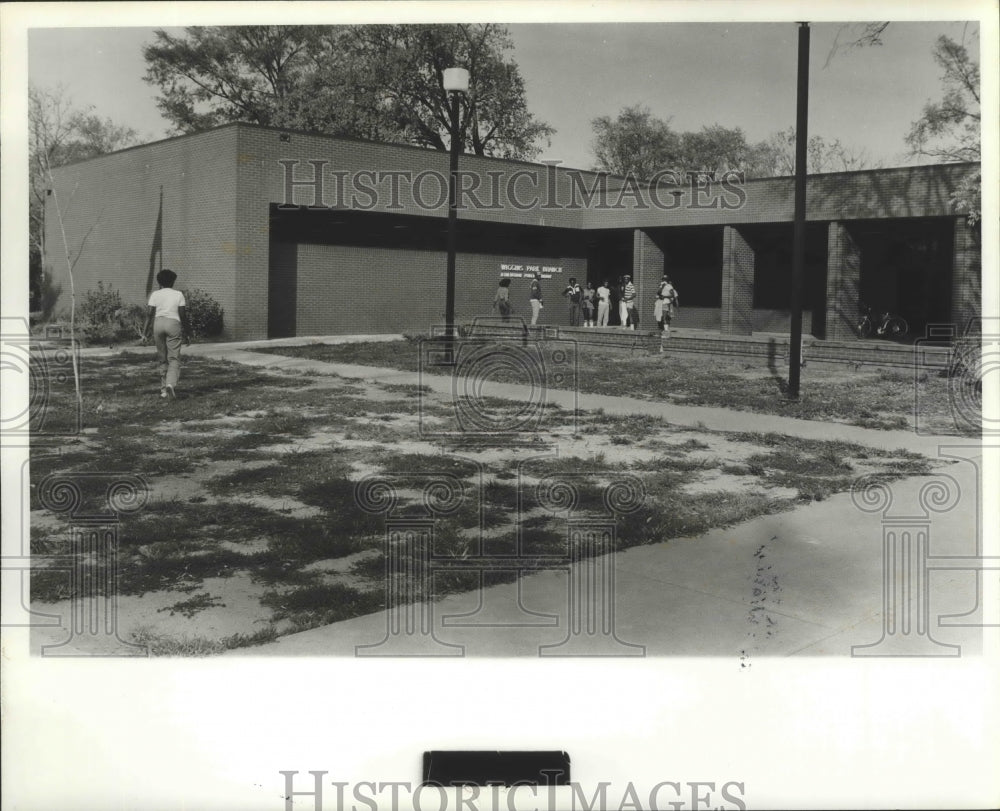 1980 Press Photo Alabama-Birmingham&#39;s Wiggins Park Recreation Center&#39;s Library. - Historic Images