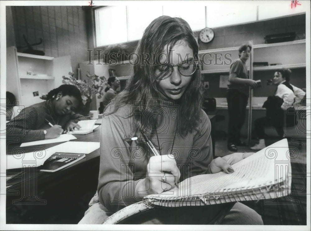 Press Photo Elizabeth Keith, Creative Writing Class, Alabama School Fine Arts - Historic Images