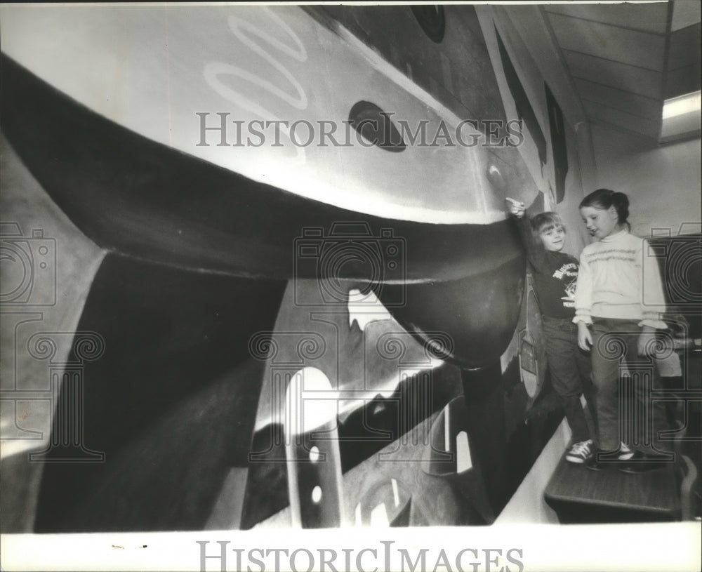 1979, Alabama-Birmingham children at Avondale School enjoy mural. - Historic Images