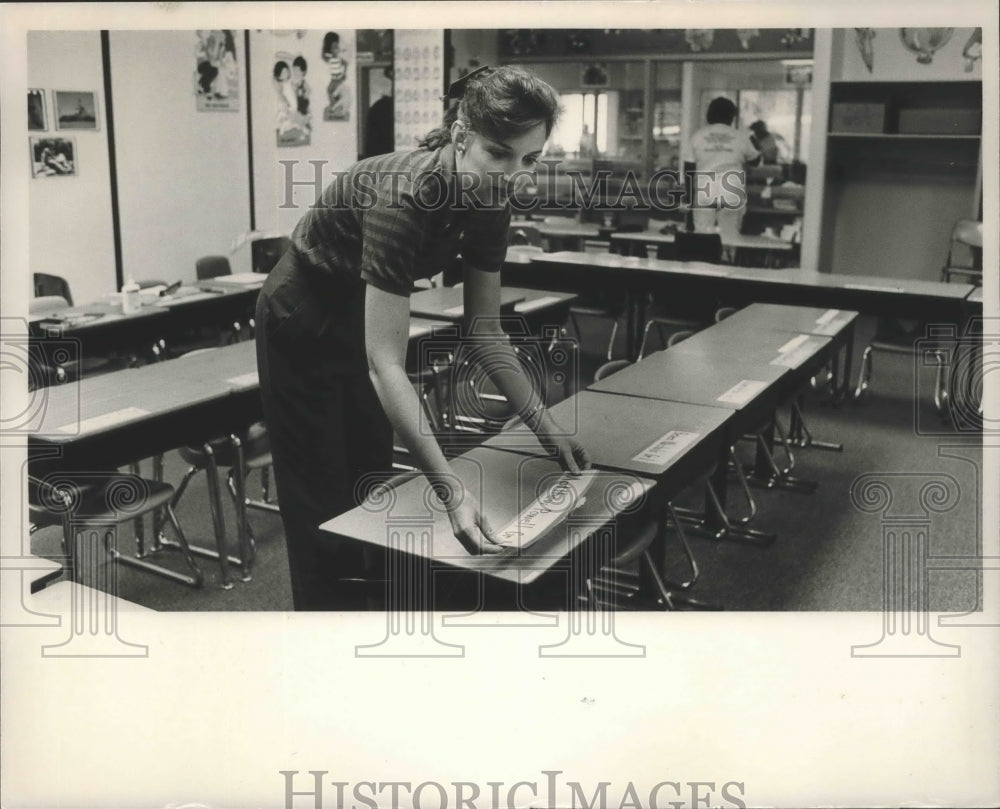 1987 Press Photo Alabama-Birmingham-Susan Caudill, at Cahaba Heights School. - Historic Images