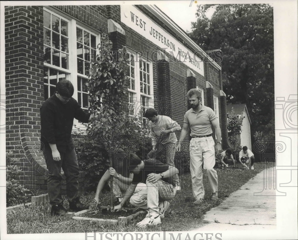 1991 Press Photo Students Beautify West Jefferson High School, Birmingham - Historic Images